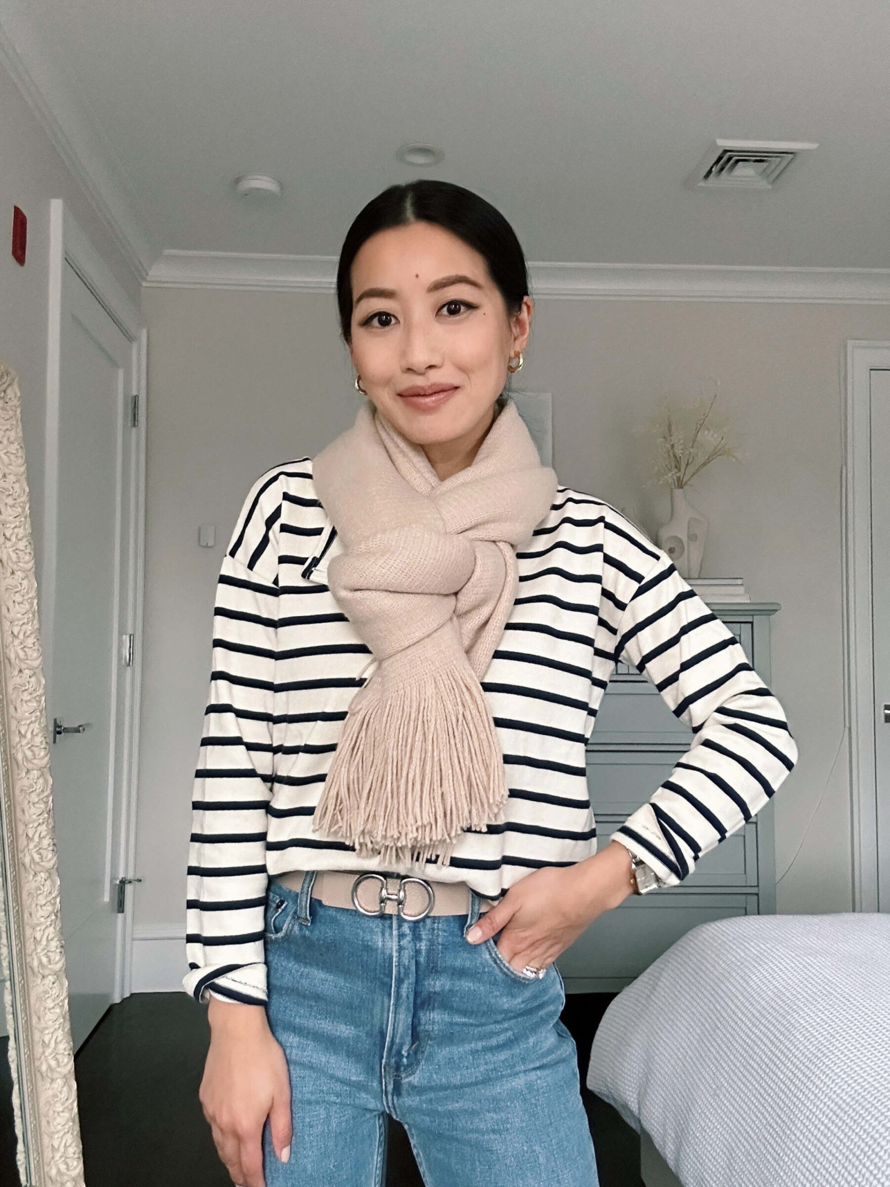 how to style tie a scarf for warm winter outfits