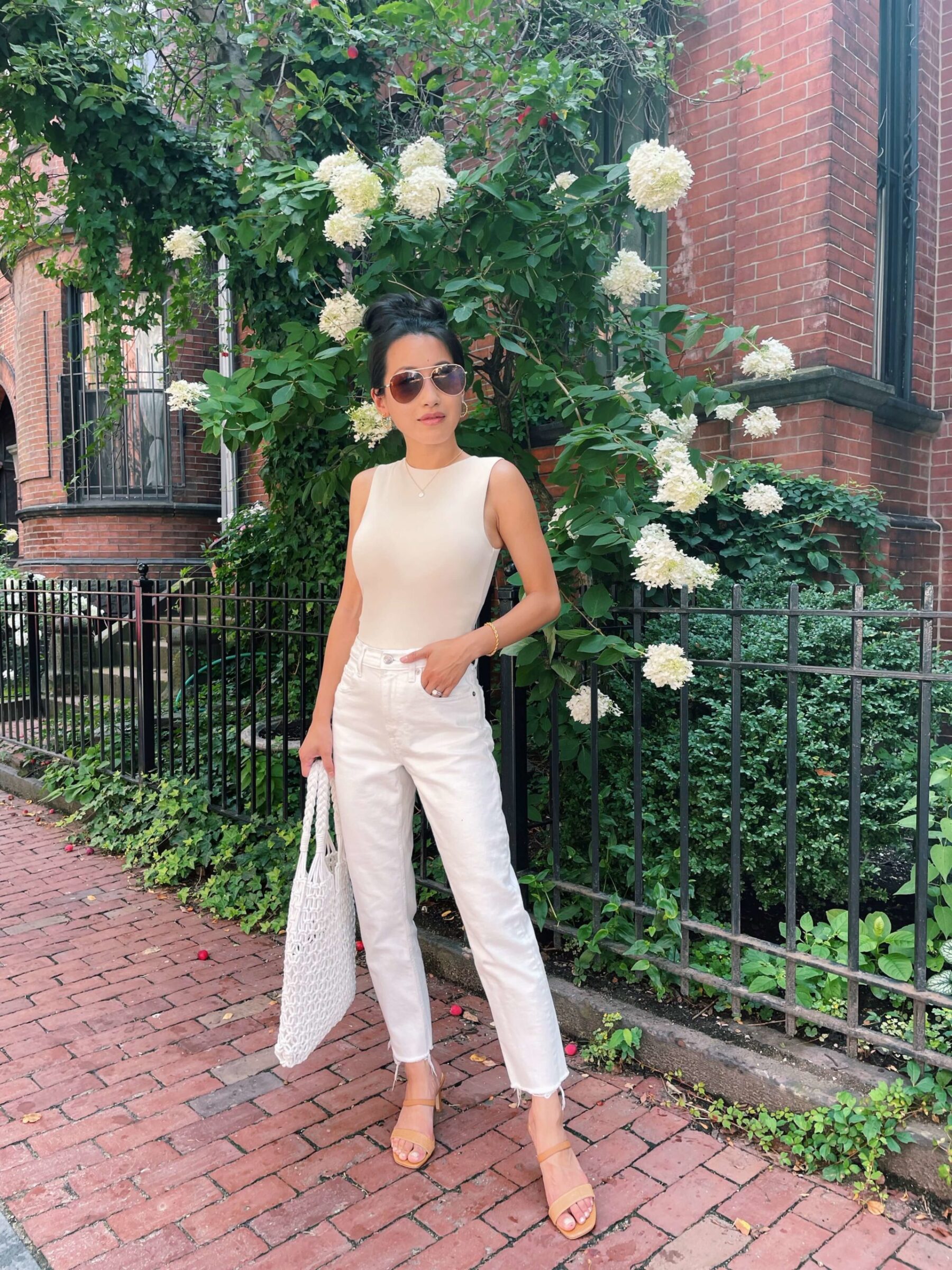 petite white jeans summer outfit